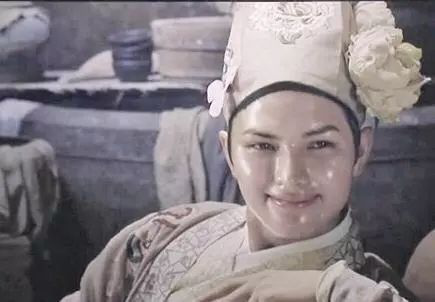 脸油光满面散粉推荐,十款平价散粉让你告别油光满面