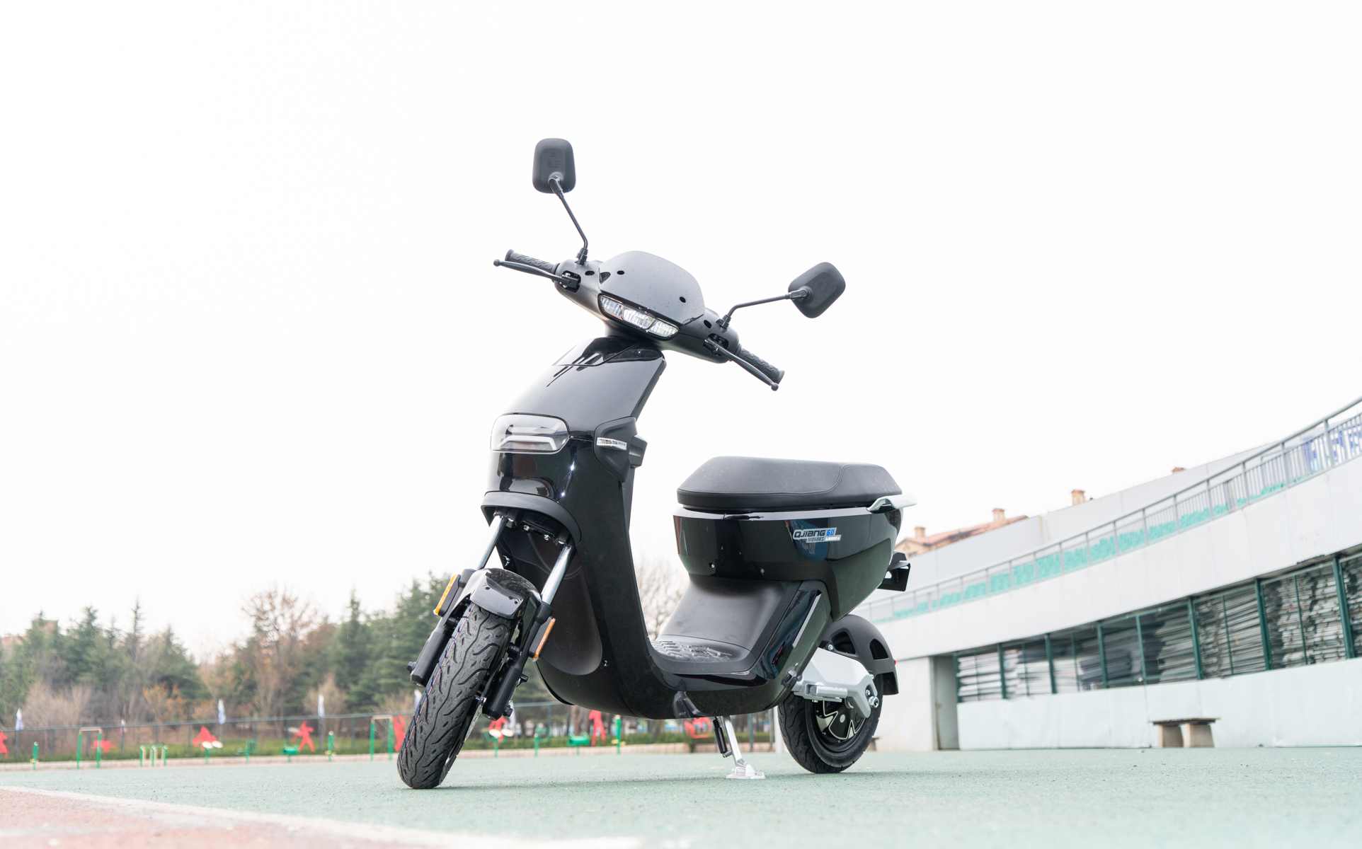 电动车别只认小牛，钱江摩灵能上三种牌，十分给力