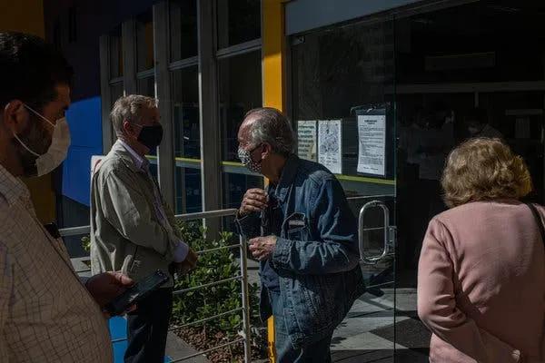 “10万死亡名单”轰动美国，川普却被爆去玩高尔夫，网友们炸了