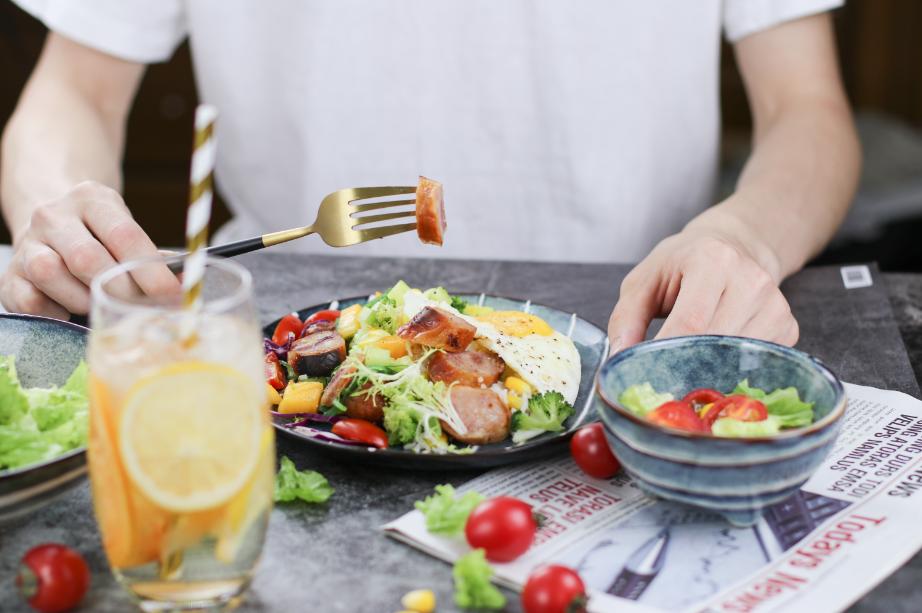 轻食放沙拉酱好吗,轻食沙拉吃什么酱健康