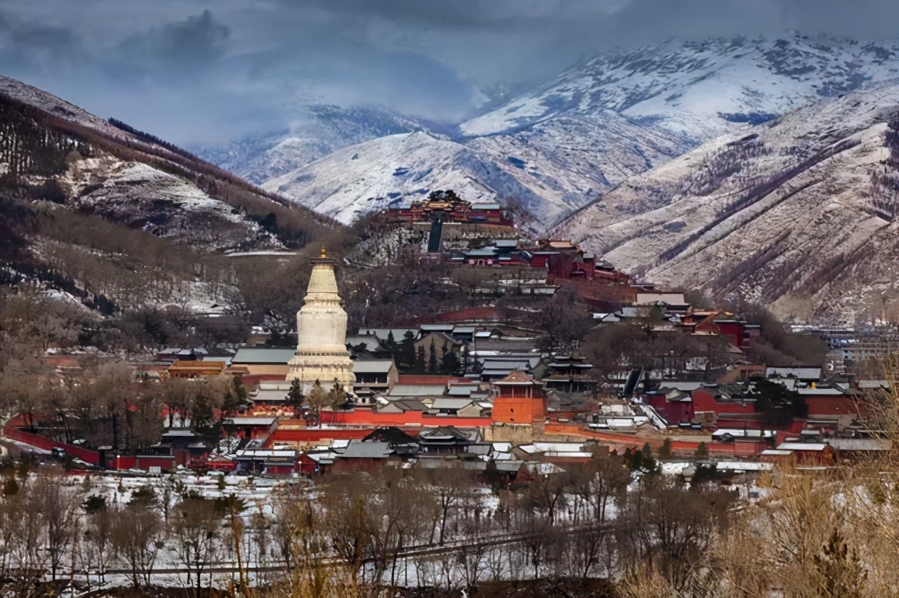 28年前一部巅峰武侠剧,20年前一部有点喜剧风格的武侠剧