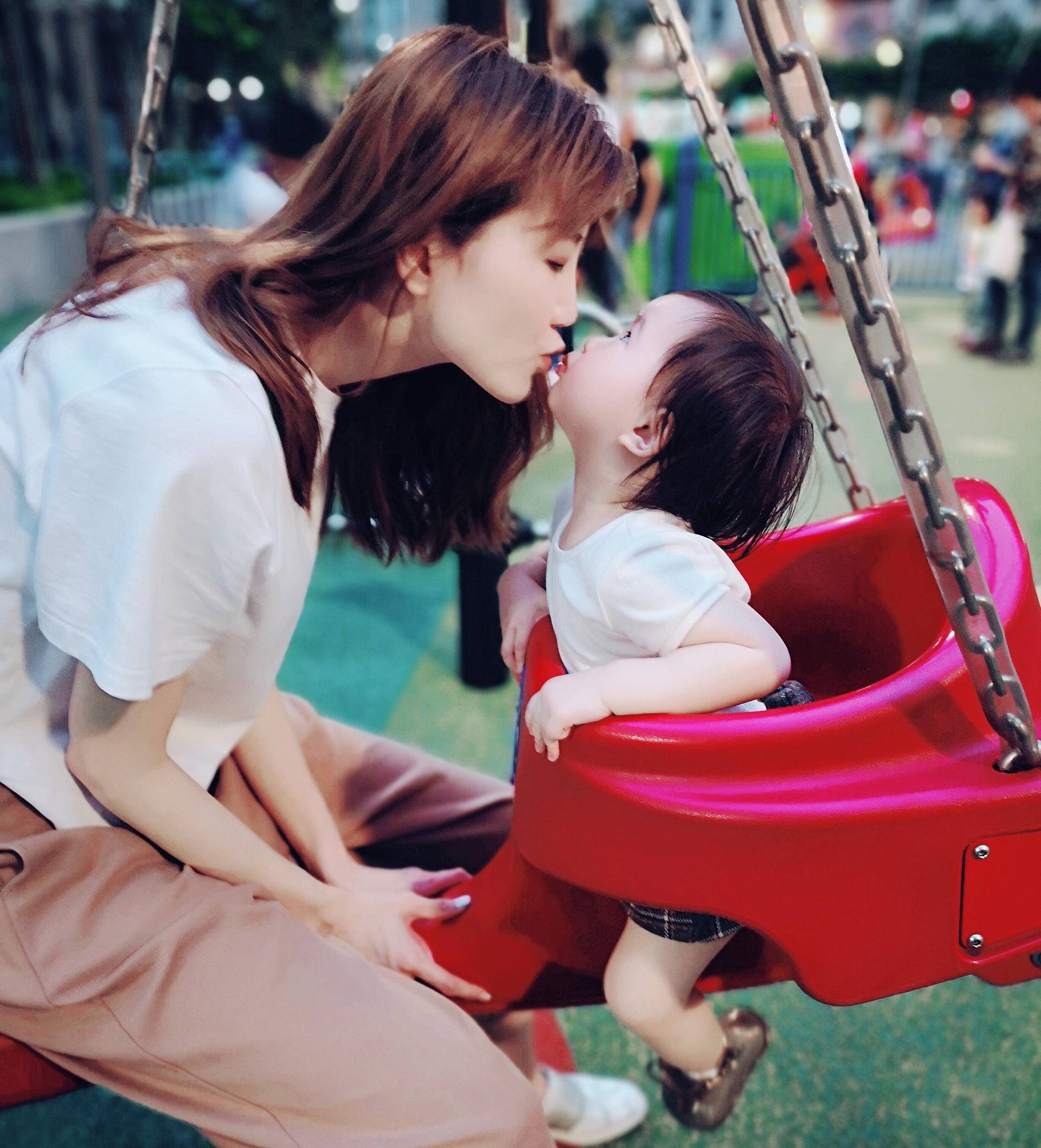 “越难越爱”TVB女歌手恋富二代未婚先孕曾遭婆婆反对不让其过门