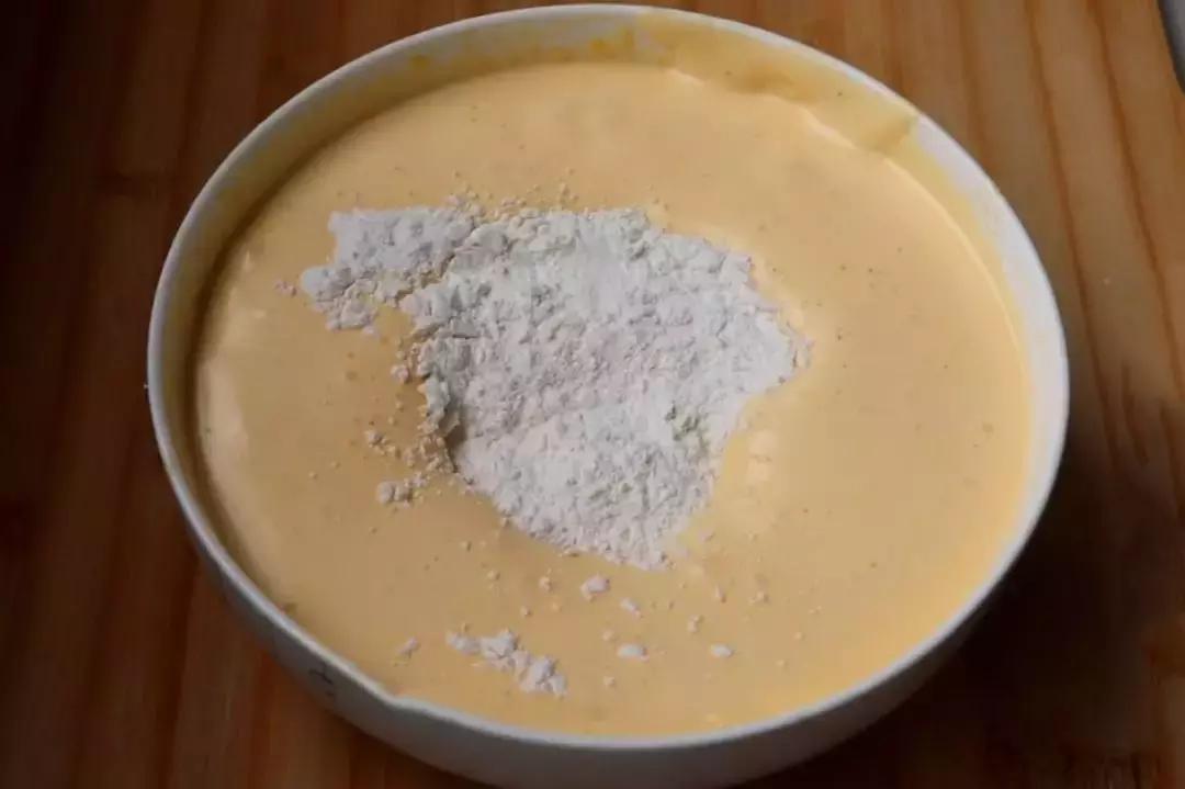 蛋糕最简单的做法，不需要将蛋分离，搅一搅拌一拌，香软又蓬松！