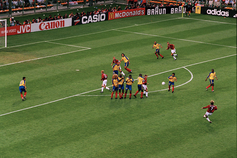 足球大小禁区有何区别,足球场上大禁区是多少平方米