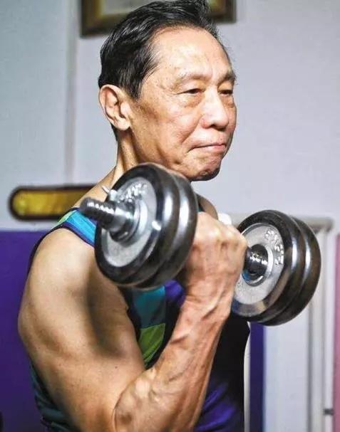 钟南山院士88岁谈运动健身,84岁钟南山院士每天坚持锻炼