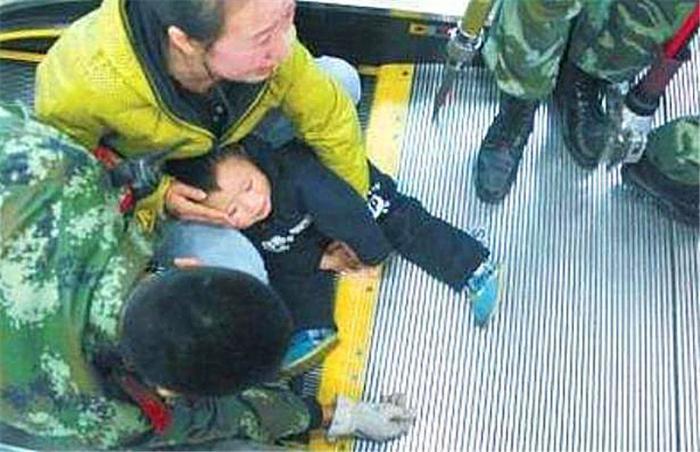 1岁男童“命根子”被扯掉一半，医生的话让家长后悔不已