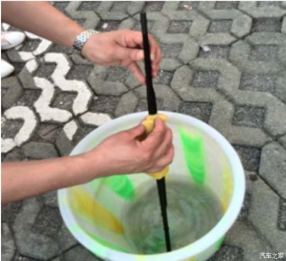 雨刷片刷不干净怎么办,汽车挡风玻璃雨刷刷不干净有水印