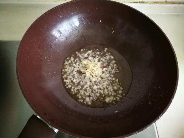 茄子里发黑怎么补救,茄子为啥煮了发黑