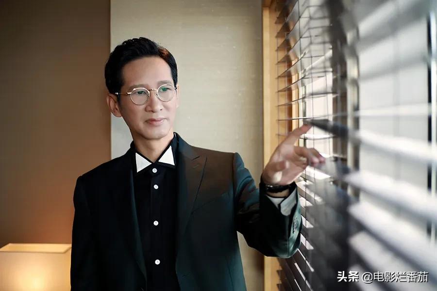 王劲松演蒋介石全身像,王劲松扮演蒋介石像吗