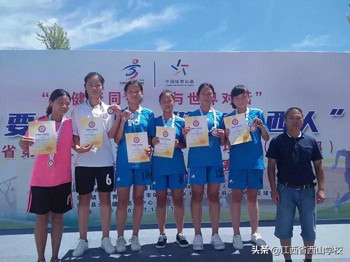 女足厉害了,学校女足足球比赛