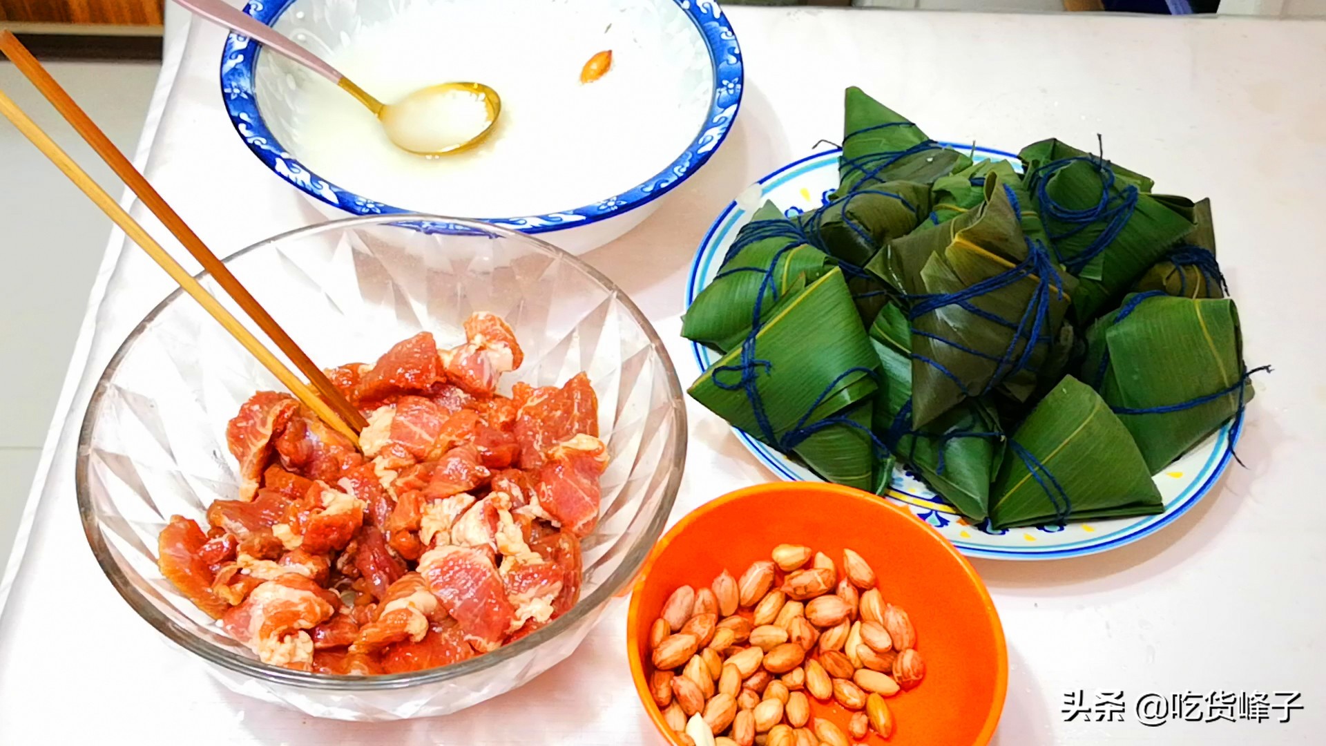 爱吃肉粽子不用买，教你在家做，从包到煮详细讲解，比买的更好吃