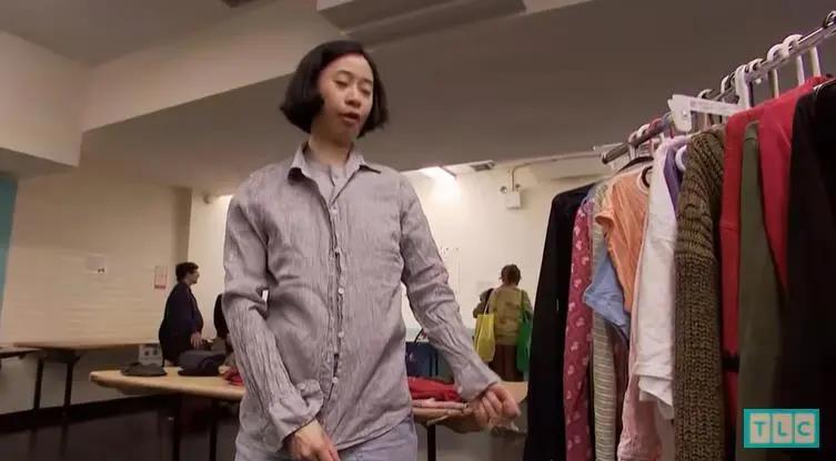 20年穿旧衣，垃圾桶捡食物，纽约女孩省出一套房：有钱，我就不花