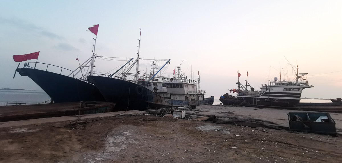 摄影：静静的渤海湾（捞鱼尖村渔船码头）