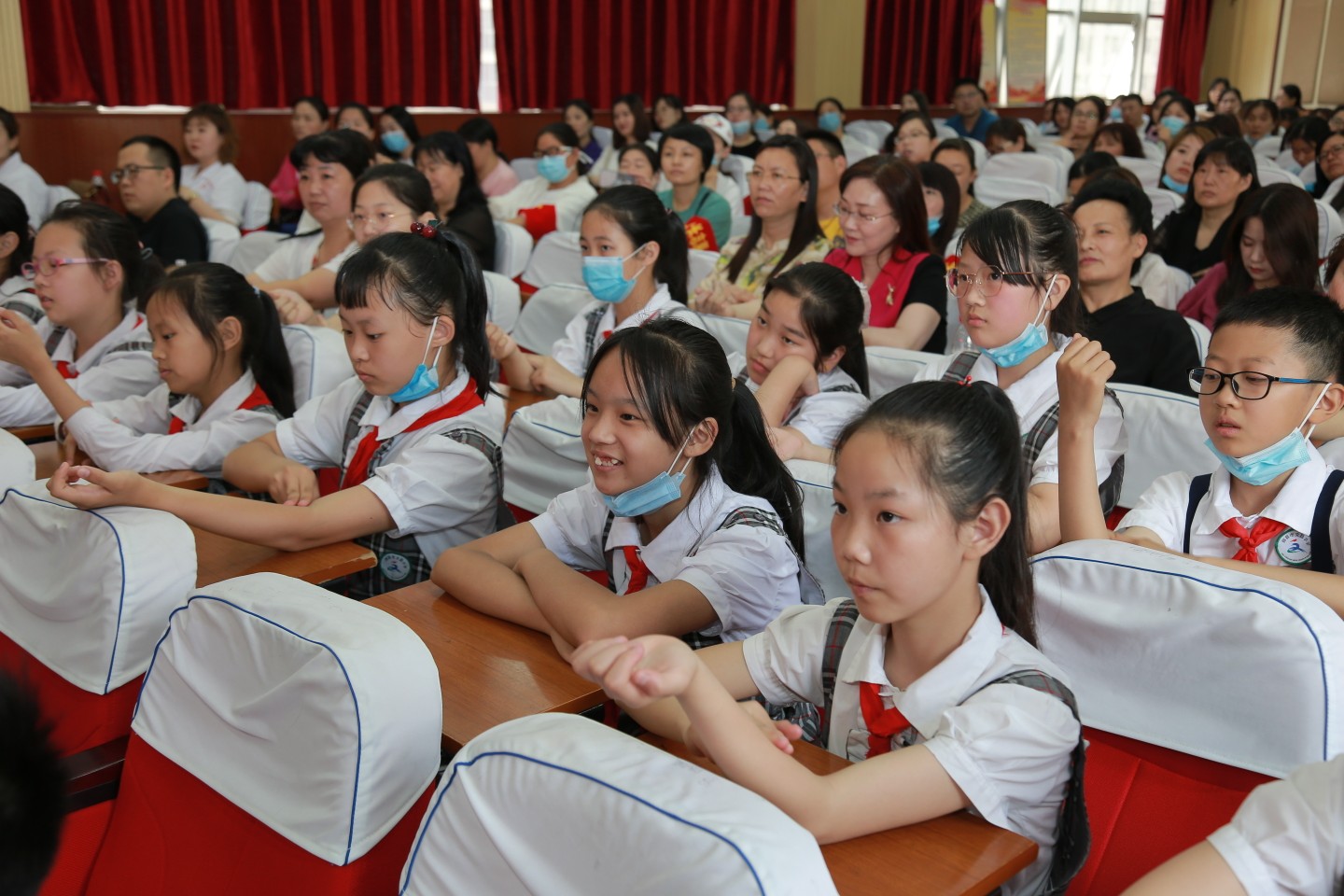 感受穴位神奇、播种中医本草，辉县这个学校的儿童节充满“药香味”