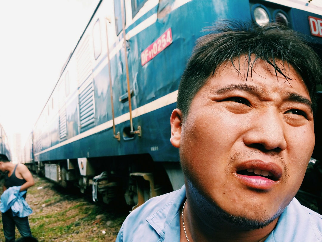 欠款人是外省人可以在本地告吗,欠款人是外地户口可以当地起诉吗