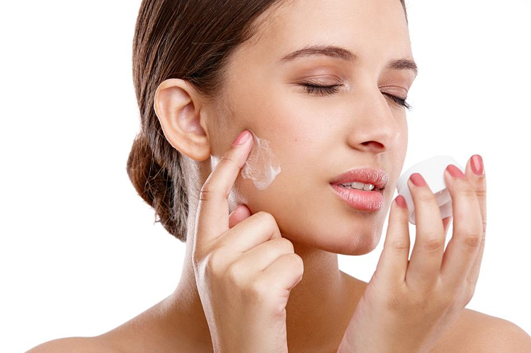 专攻持久战，干皮美白第2步：维稳焕白，抑制肌肤返黑