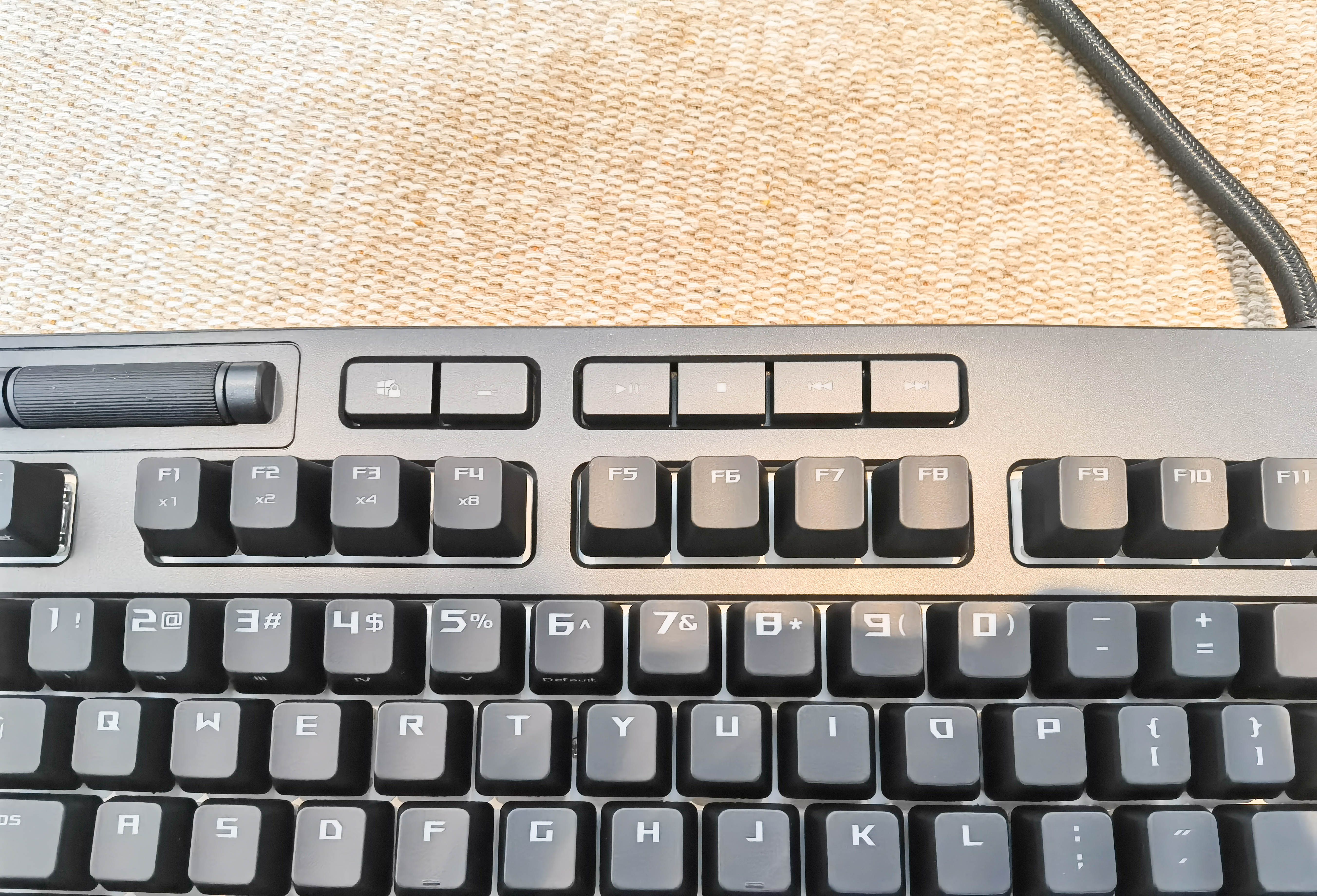 华硕rogflare键盘,rogstrixflare有线机械键盘