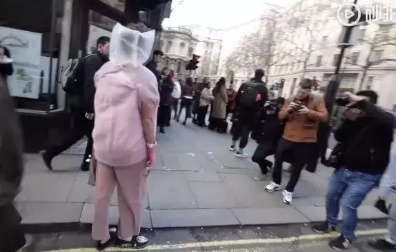 我们花了400块,把土鳖小伙子送上了伦敦时装周???