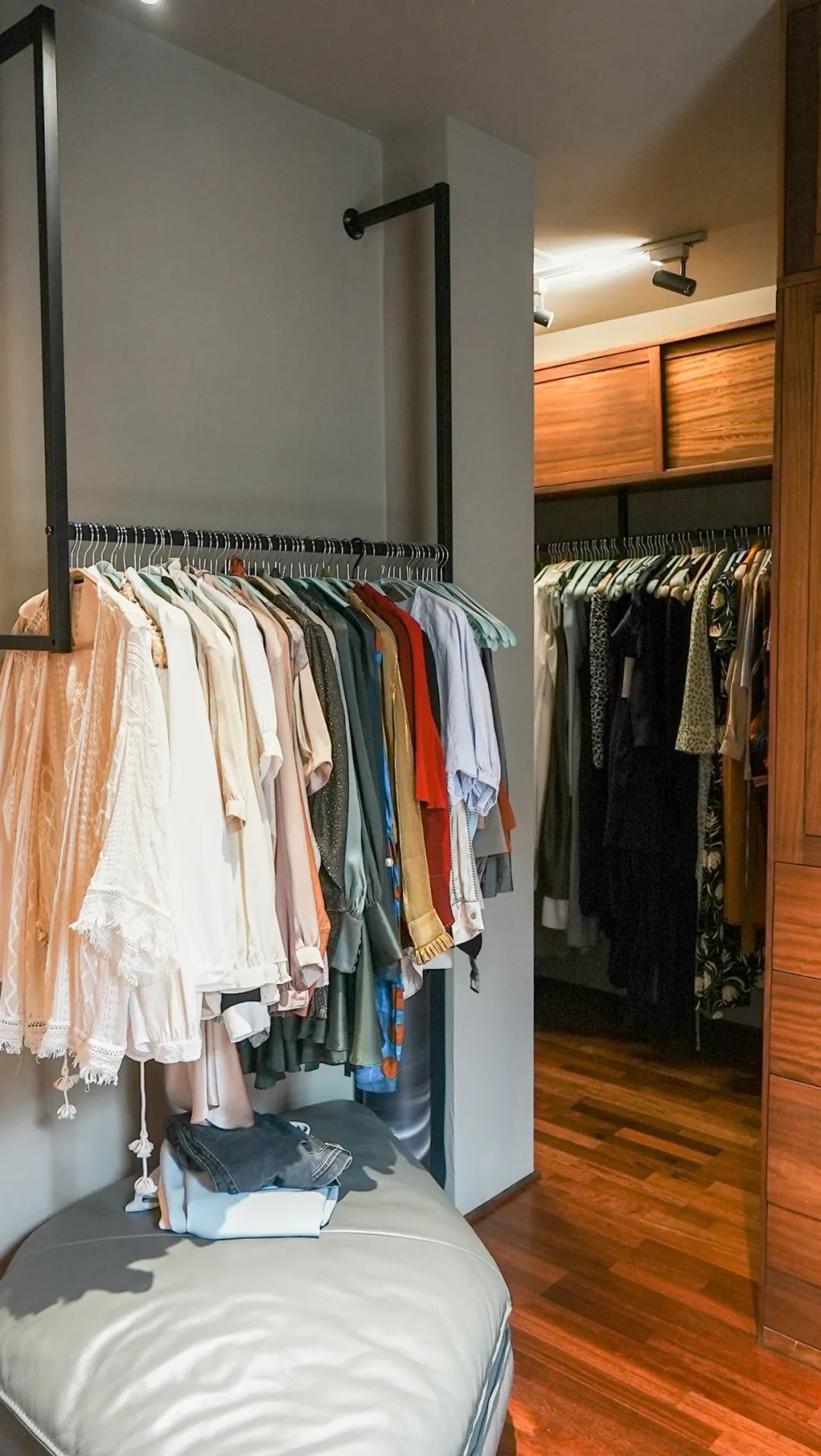 住在上海闹市400平的房子里，花开不败，开窗见池塘，太羡慕了