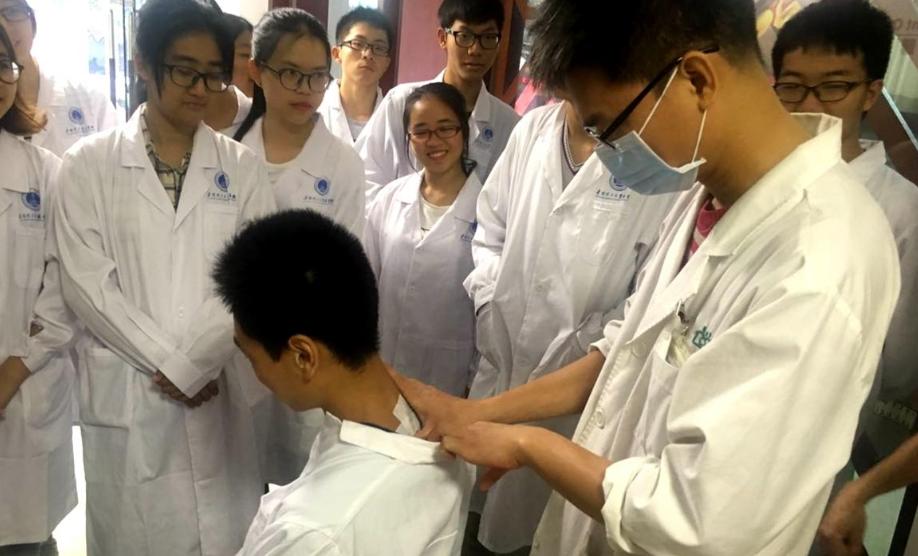 3个专科生也吃香的“医学专业”，毕业易就业，薪资都5000加