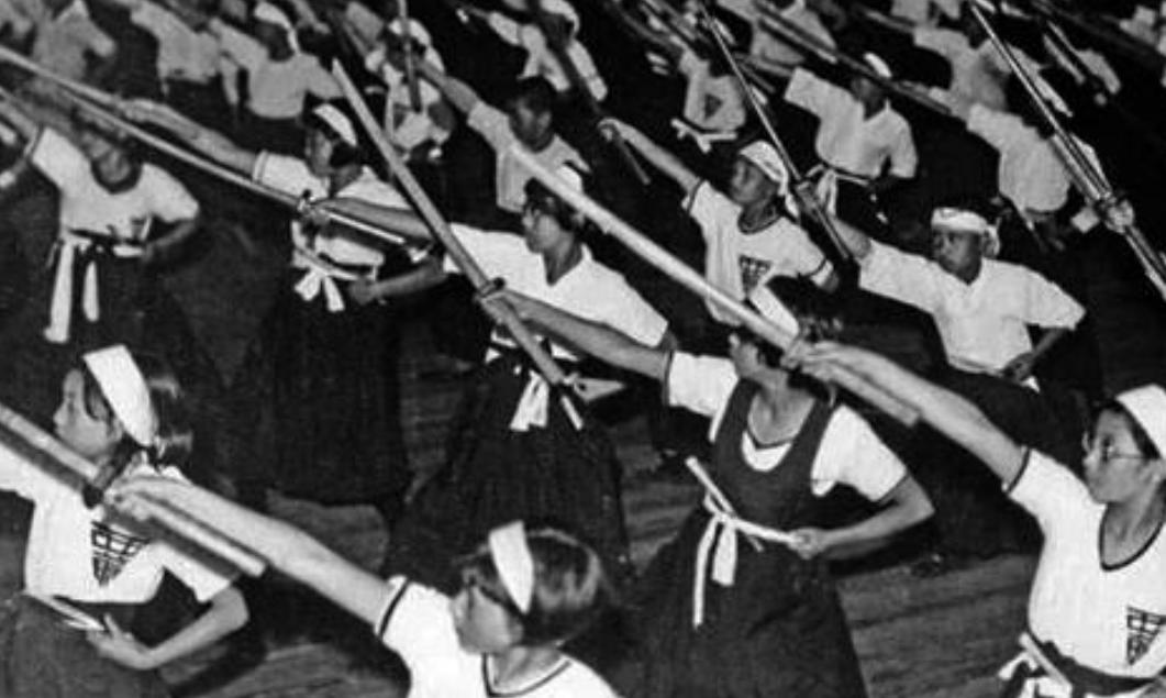 二战日本投降日本民众是什么反应,日本二战时真实的作风