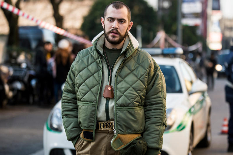 这个冬天很冷需要一件羽绒服,这个季节真的很需要羽绒服暖身