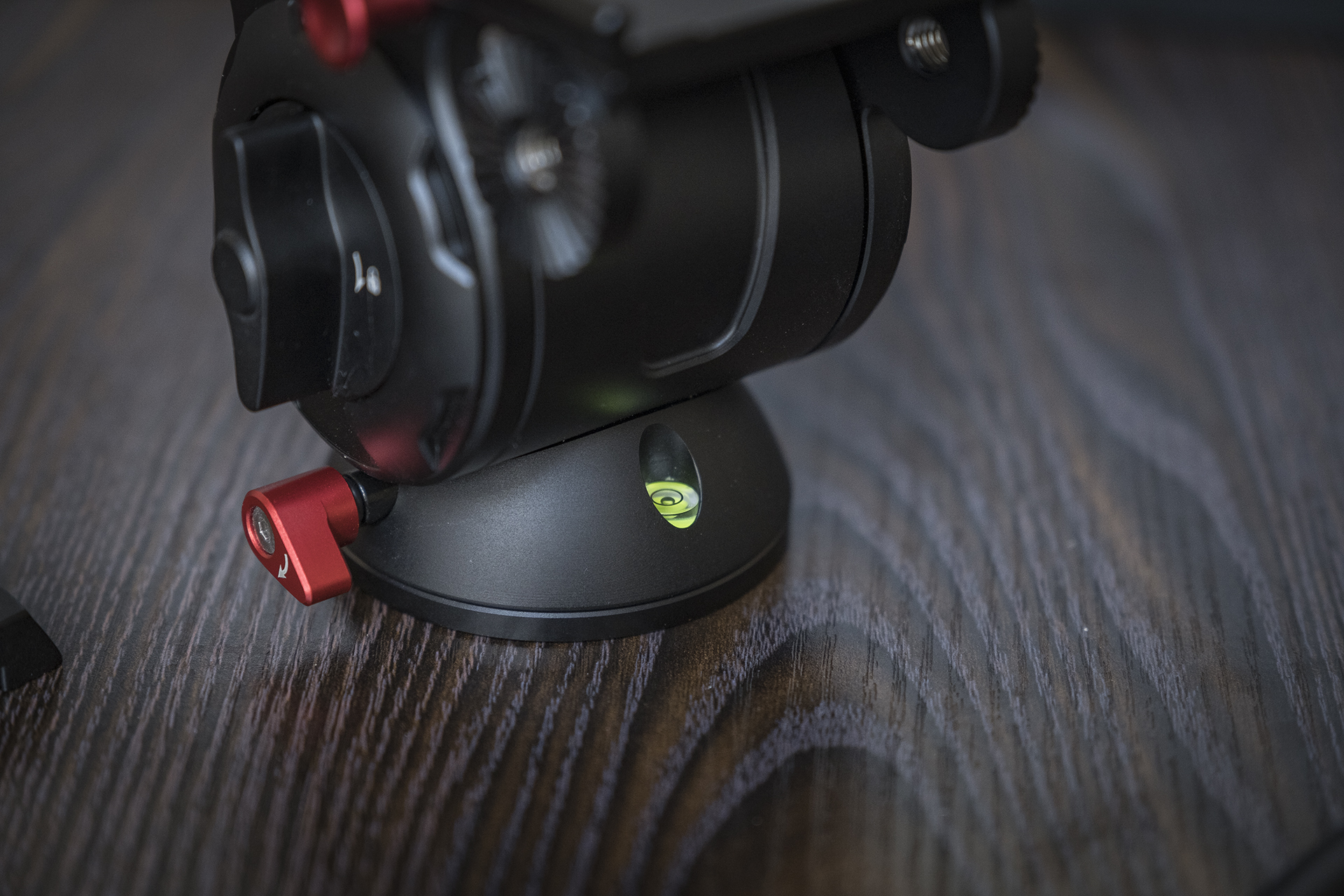 聚目开箱丨明明能靠脸，偏要拼才华——印迹COBRA2代独脚架开箱