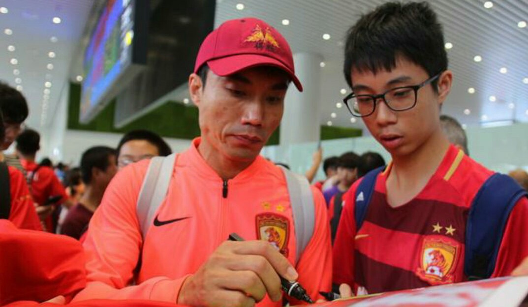 保利尼奥郑智完整视频,保利尼奥塔利斯卡墨镜