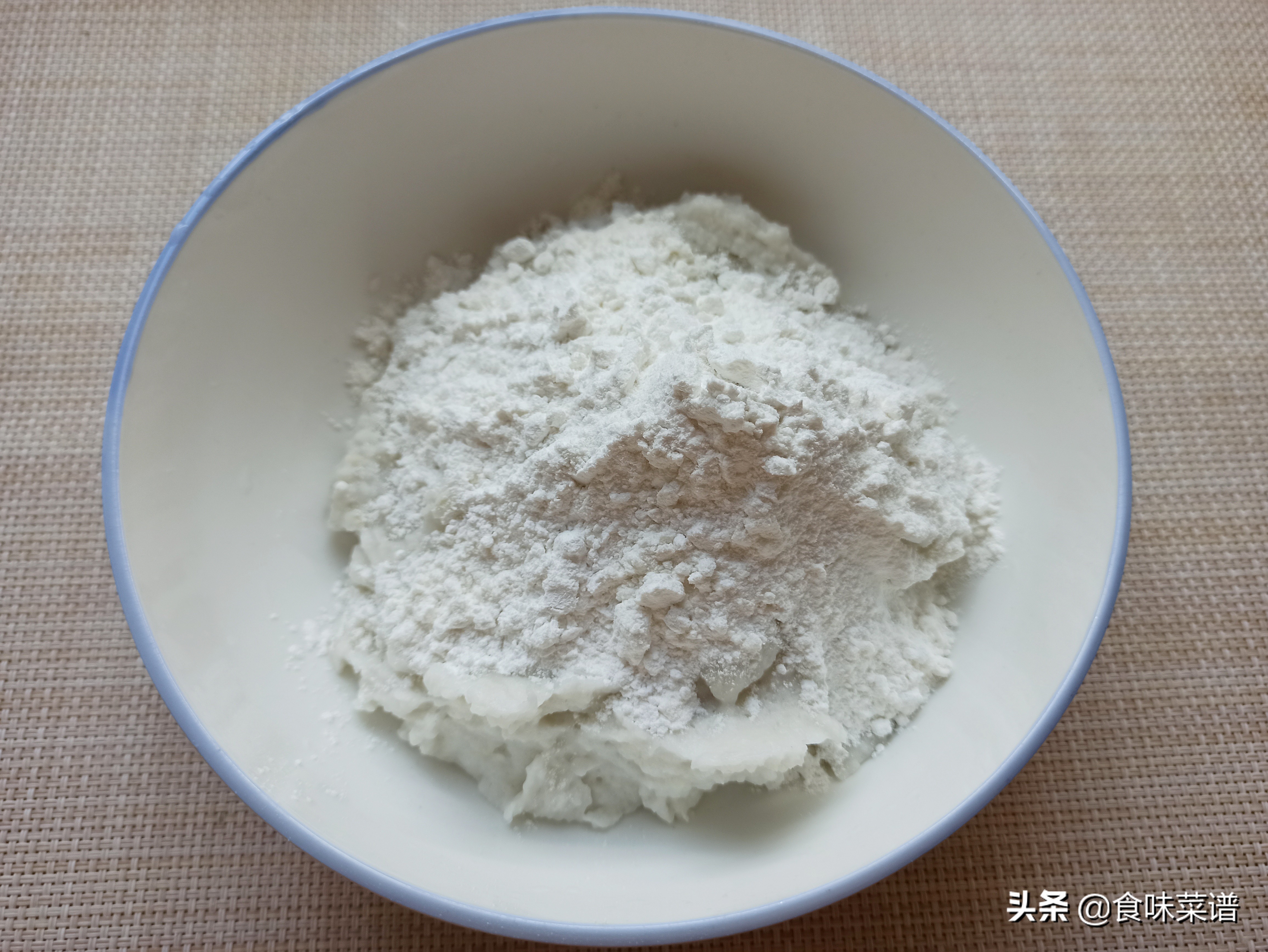 自从学会芋头这做法，我家一周吃三次，营养美味，咬一口酥脆软糯