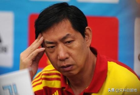中国女排历任主教练任期及位置，王宝泉仅159天，郎平执教十年