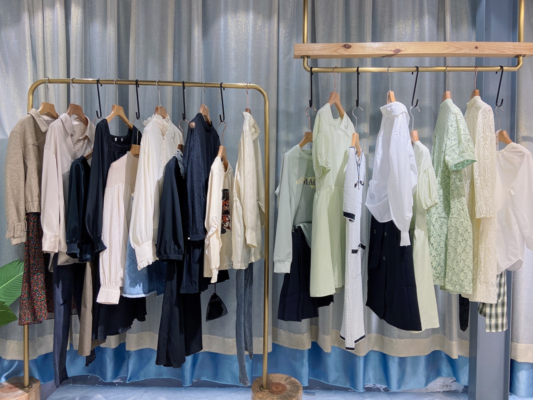 3color三彩女装官方旗舰店直播,3colour三彩服饰专卖店直播