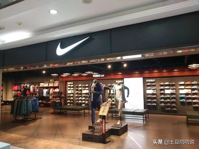 民工带儿子买耐克遭店员驱赶,工人带儿子买耐克遭歧视