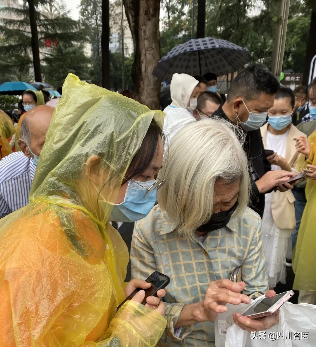 火爆！数万人“追星”华西坝