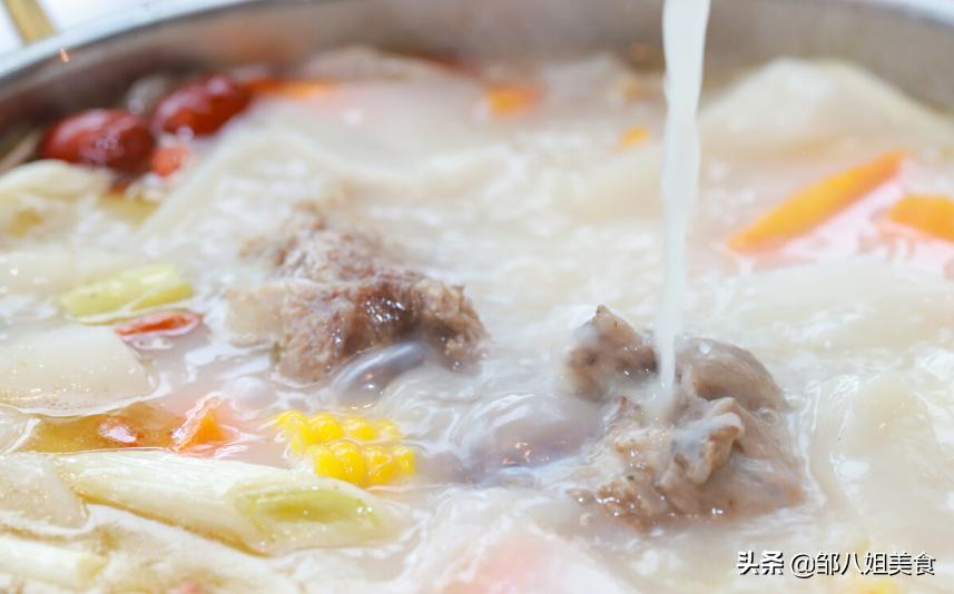 炖骨头汤牢记两不放,猪骨汤怎么炖不腥好吃
