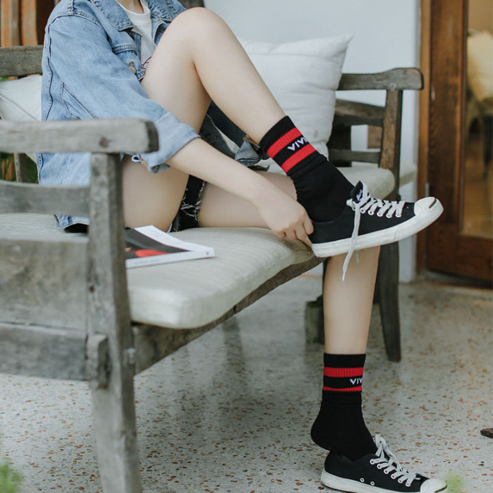 袜子上新,袜靴裙装解锁超能打的时髦组合