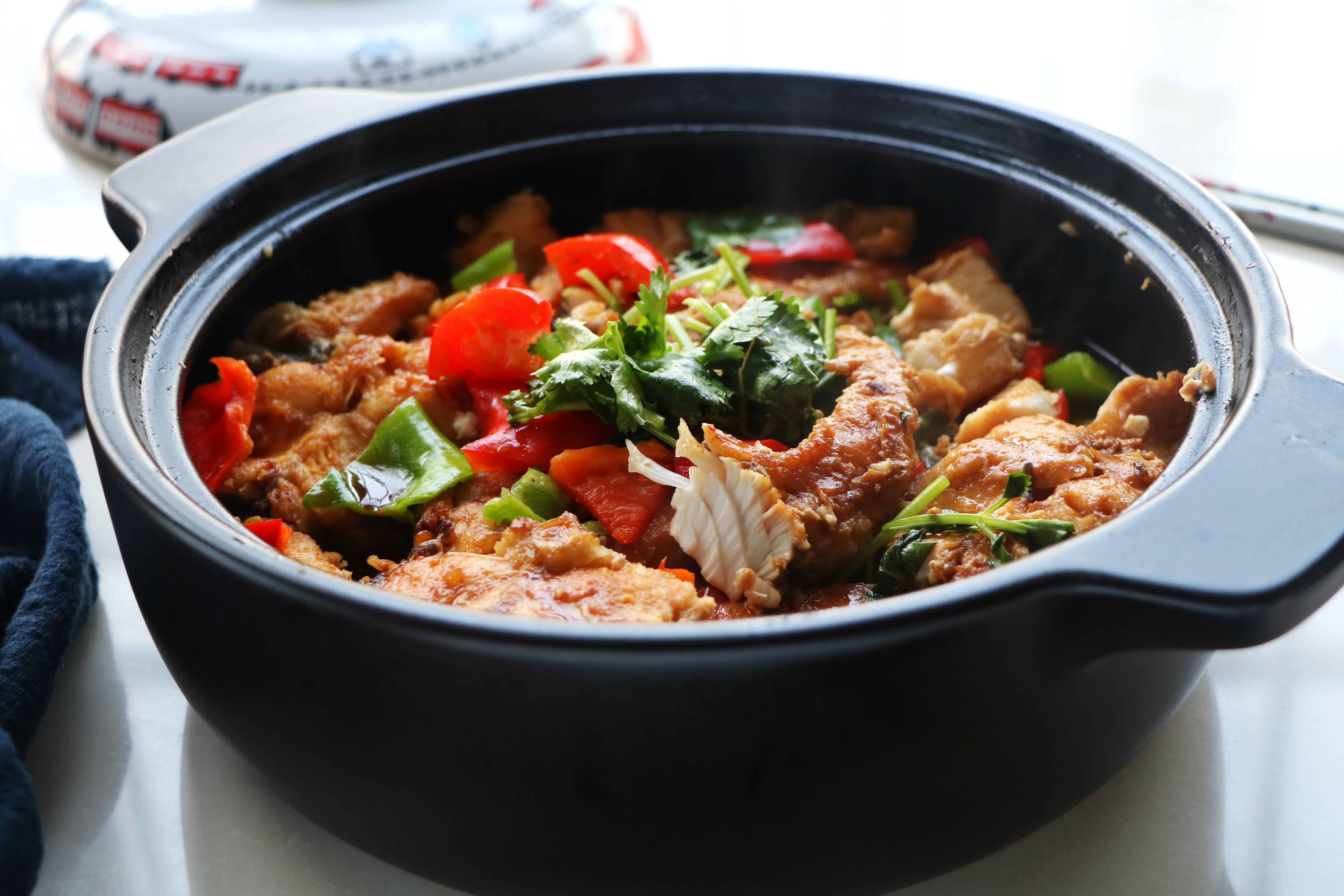 不加一滴水炖出来的草鱼又鲜又嫩,红烧草鱼的家常做法简单不做辣的