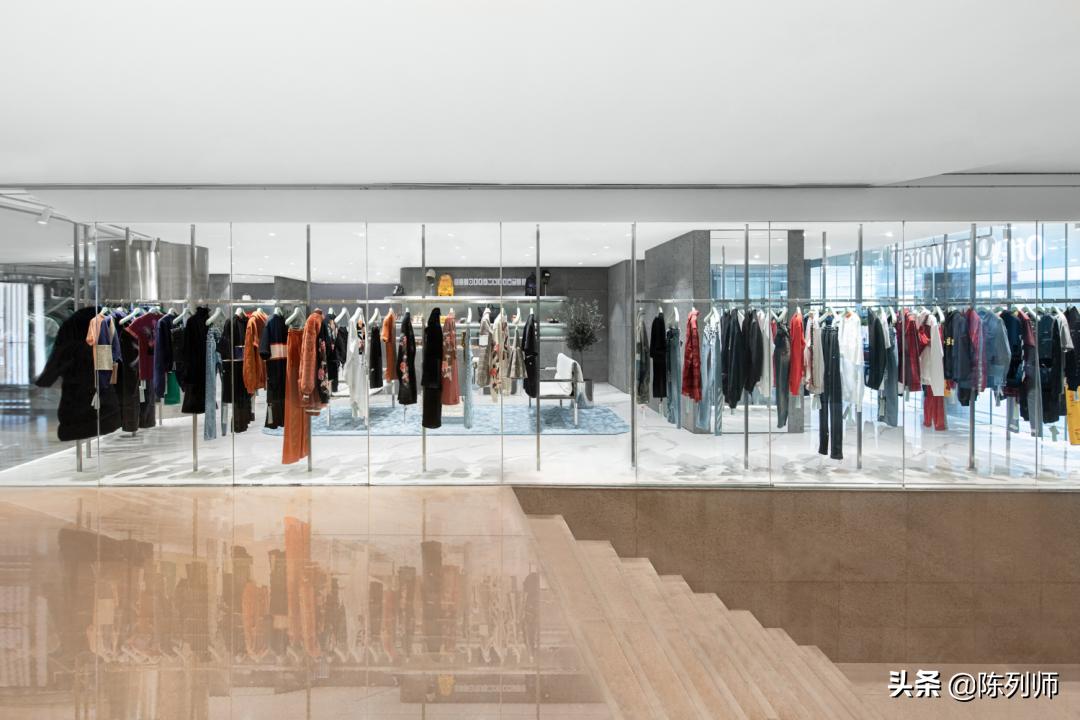 offwhite风格,白色品牌陈列搭配