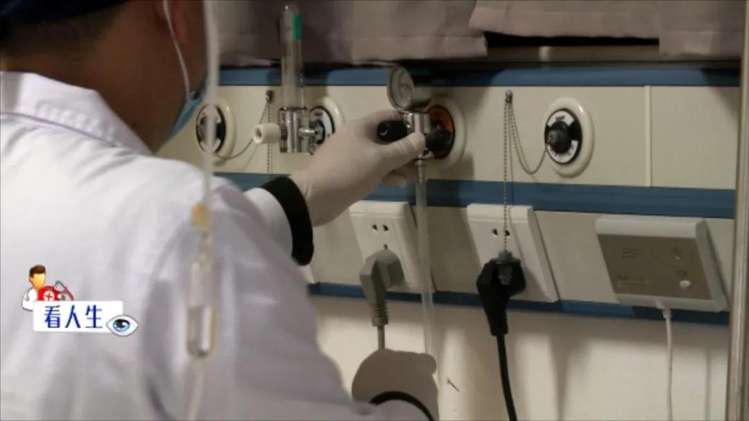 男子被角磨机割伤后活了下来,男子操作绞肉机不慎被咬手