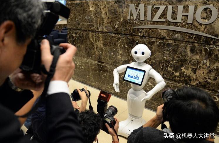 pepper机器人和nao机器人,pepper机器人摔倒了会起来吗