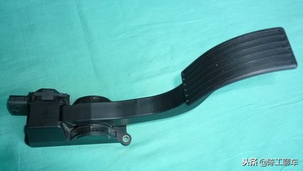 车辆行驶中突然给油不上然后熄火,车辆正常行驶突然油门没反应了