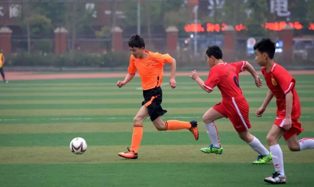 当足球成为艺术视频,当足球