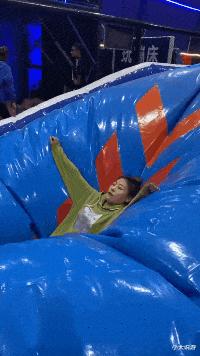 “出来按摩遇到了前女友，这下尴尬了”哈哈哈哈我该怎么办？