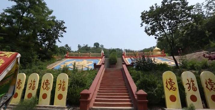 “日月气功”教首温金路，精神控制女信徒，大肆骗财骗色，终被捕