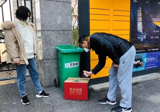 长沙一个人收到快递健康码变黄了,长沙一市民拆开包裹后健康码变黄