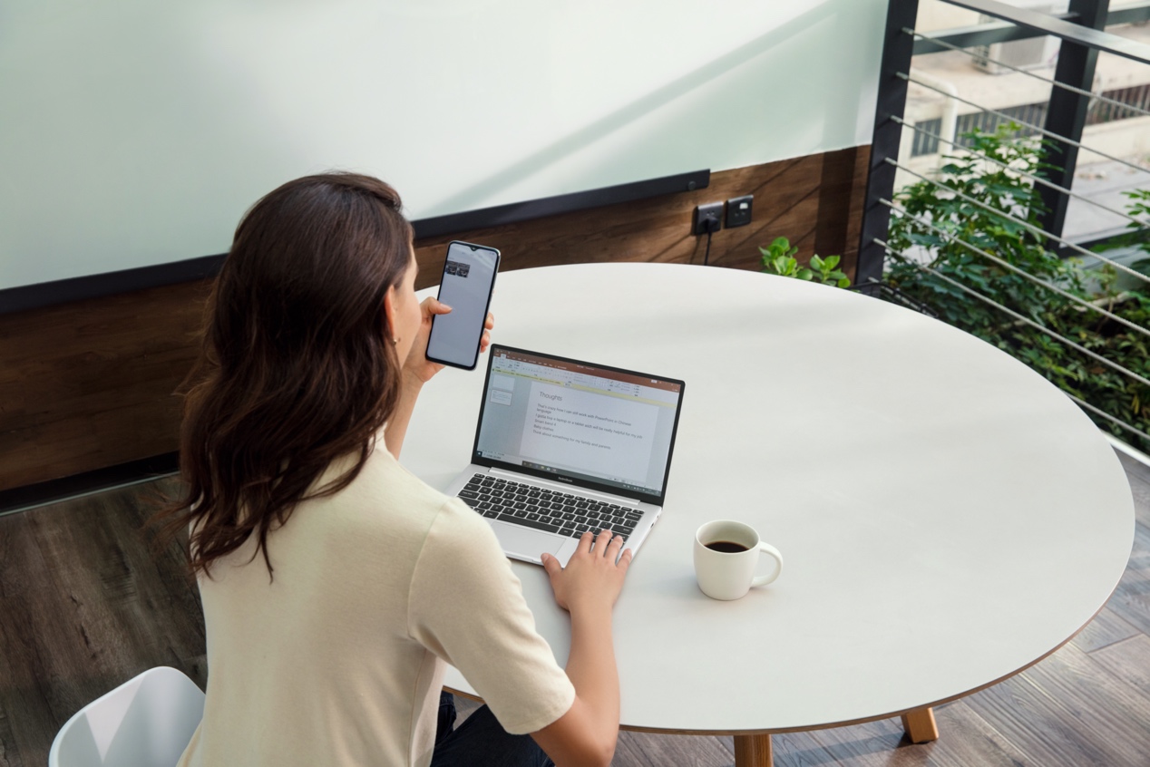 89%超高屏占比RedmiBook13缔造四窄边全面屏超轻本首发4499元起