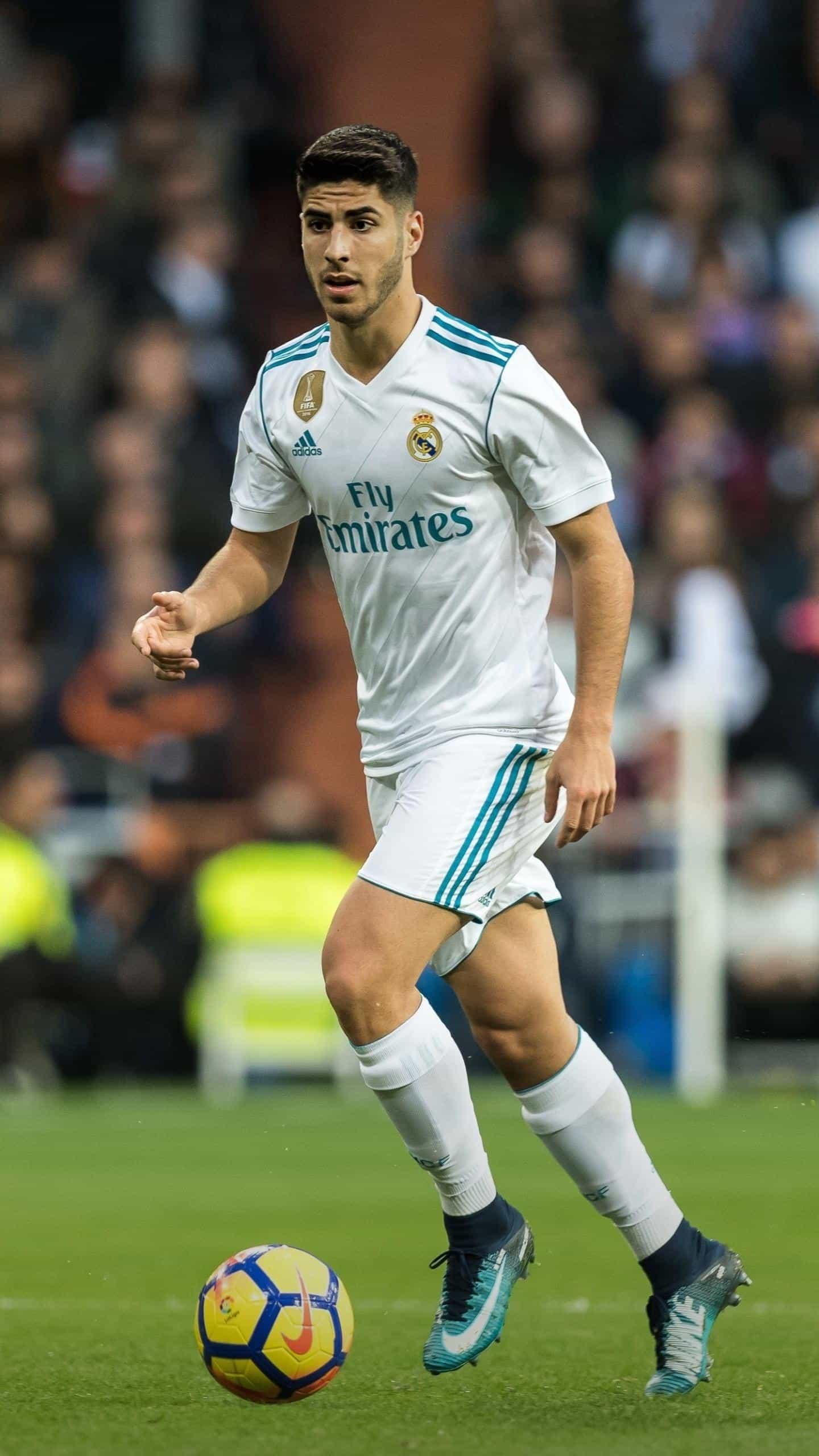 让我掉下眼泪的不止昨夜的酒，还有那该死的足球