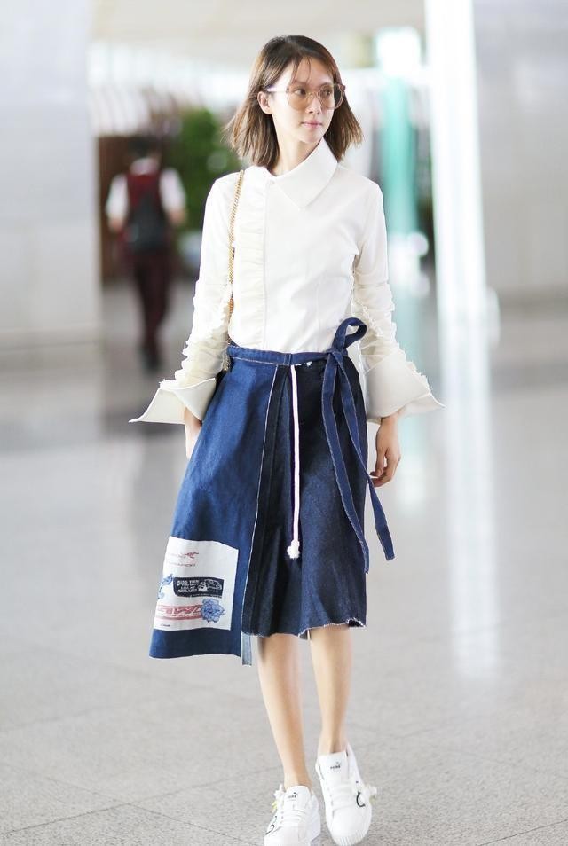 牛仔半裙怎么穿舒服又好看,比短裤显瘦的穿搭