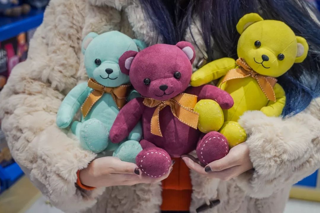 告别东方明珠、城隍庙，来上海这家暗藏100只泰迪的奶茶店