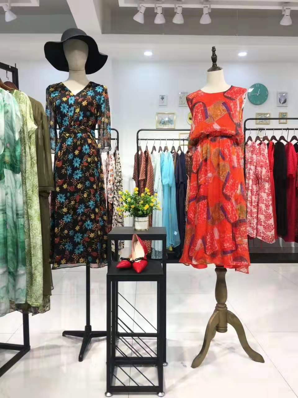 品牌女装折扣店开店技巧,十大女装品牌折扣店加盟推荐