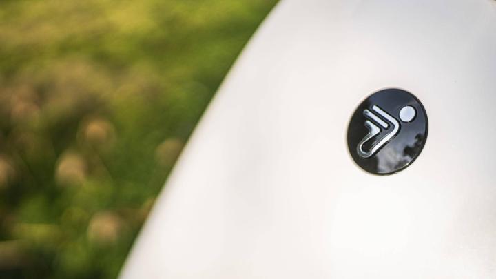 大灯炫酷有型,九号e100大灯效果